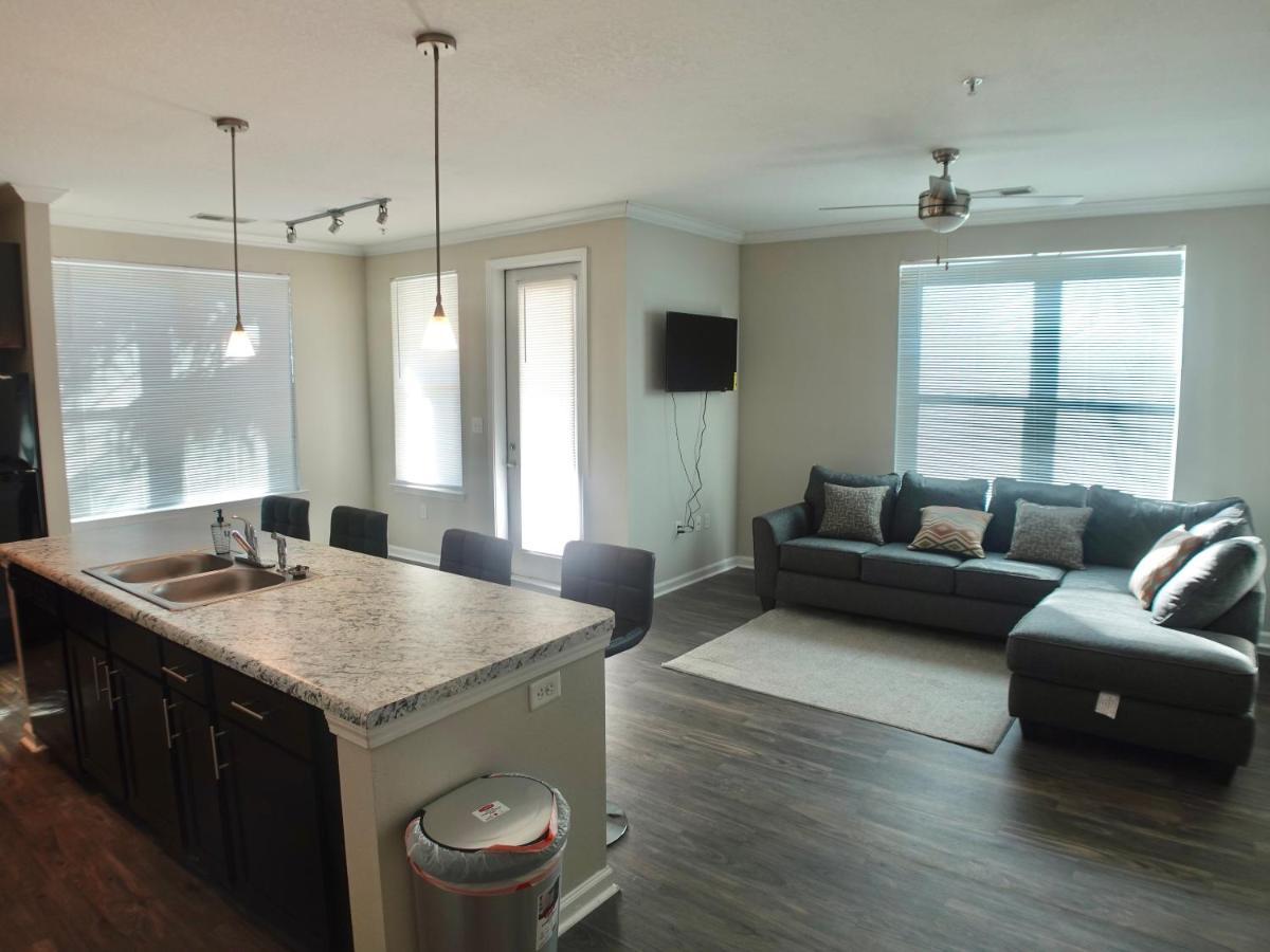Charleston Apartments Екстер'єр фото
