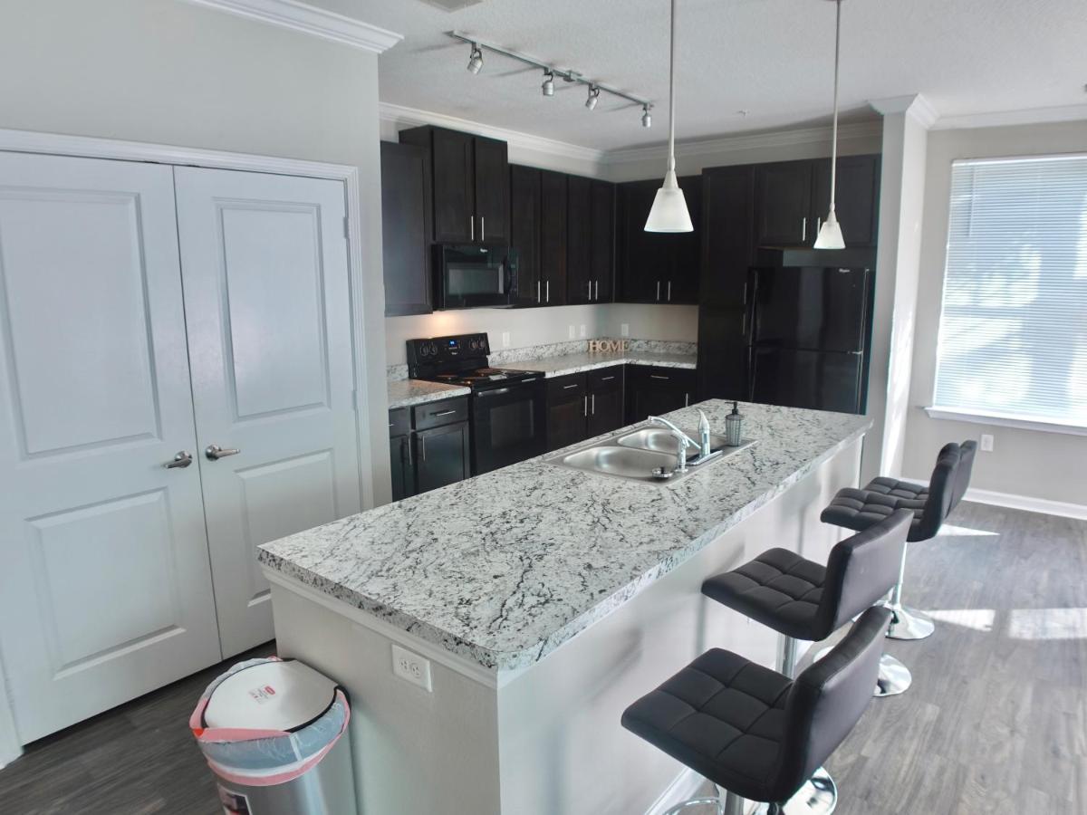Charleston Apartments Екстер'єр фото