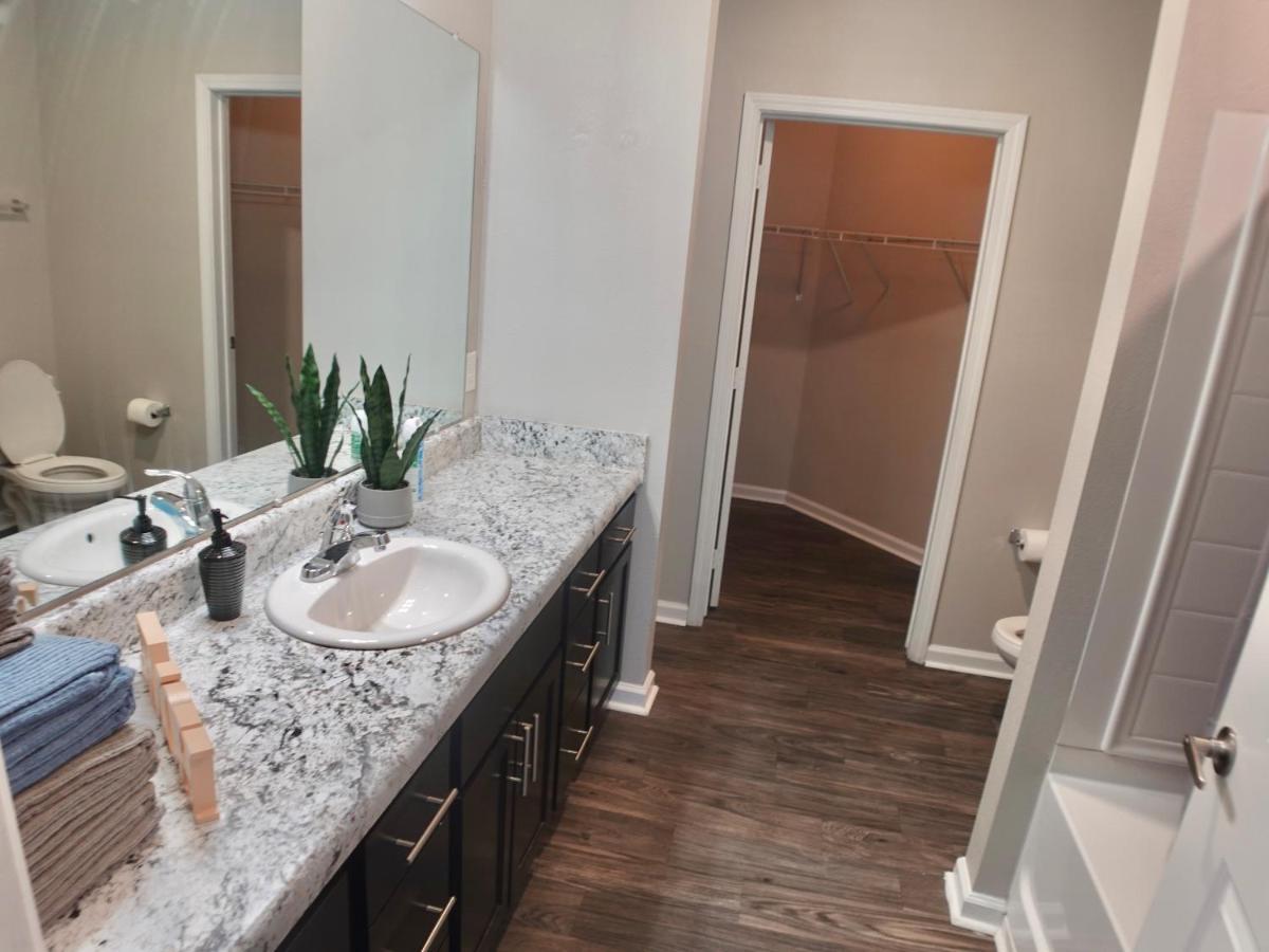 Charleston Apartments Екстер'єр фото