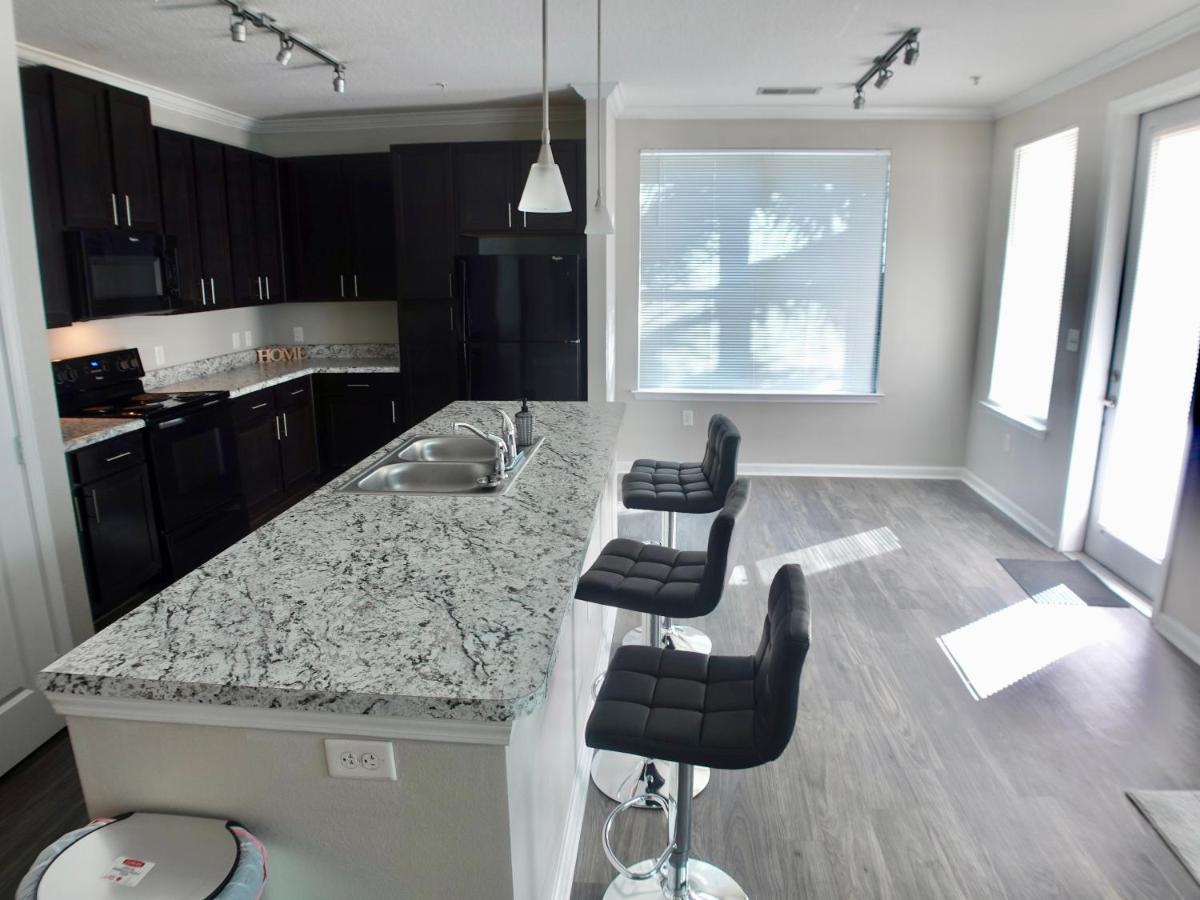 Charleston Apartments Екстер'єр фото