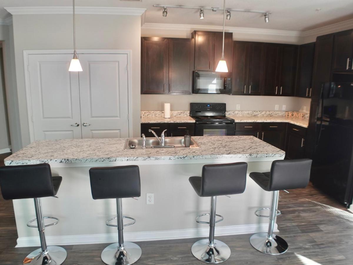 Charleston Apartments Екстер'єр фото