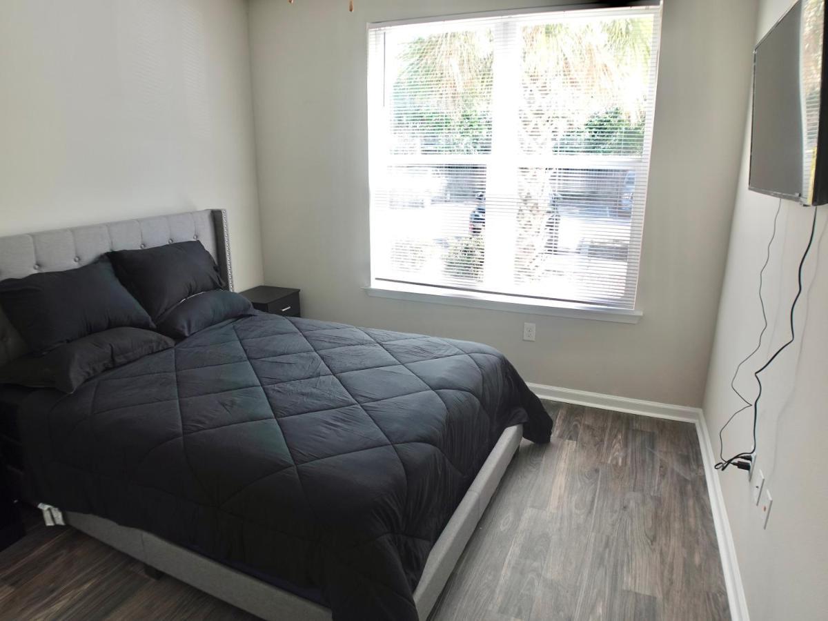 Charleston Apartments Екстер'єр фото